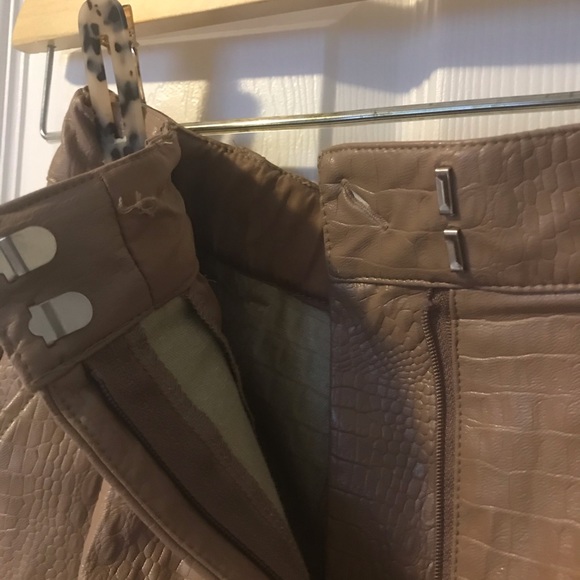 Dynamite Faux Leather shorts - Picture 9 of 9